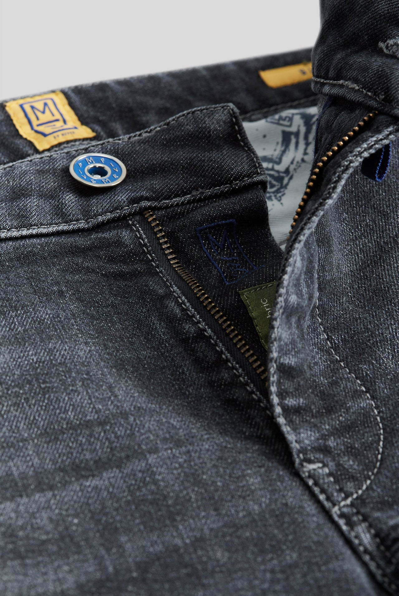 SLIM 9-6242 AUTHENTIC DENIM