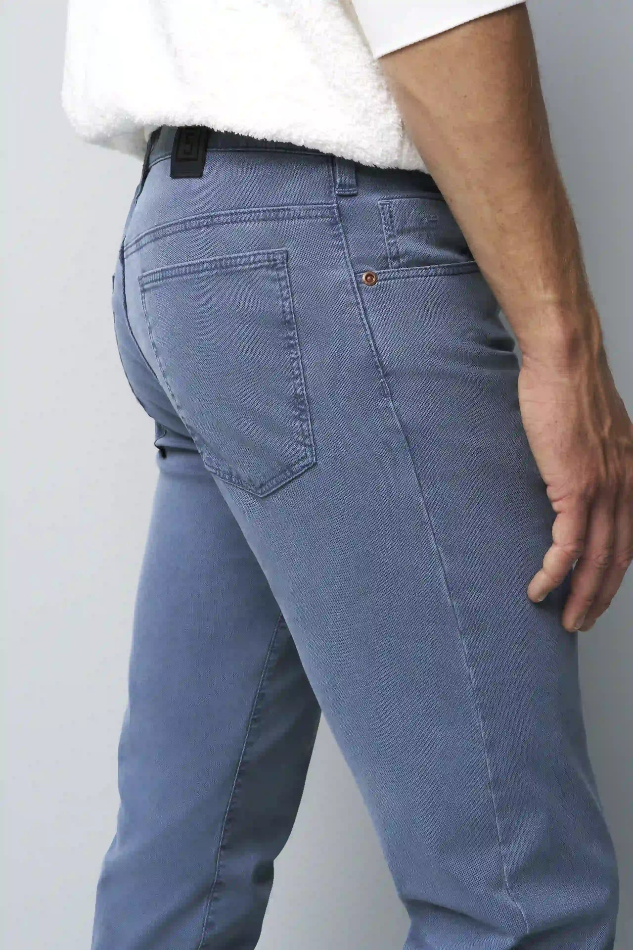 FIVE 9-6186 HIGH PERFORMANCE MICRO STRUCTURE